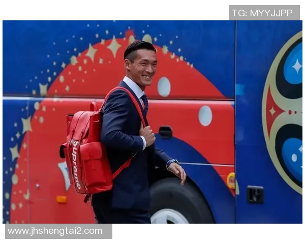 巴西足球明星华丽转身穿西装展现绅士风范与球场魅力 巴西足球明星华丽转身穿西装展现绅士风范与球场魅力