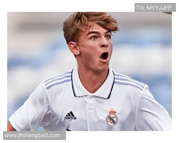 卷发足球明星的魅力与风采探秘他们如何在绿茵场上闪耀光芒